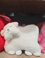 PELUŞ SEVİMLİ KUZU YASTIK 30 CM - Görsel 2